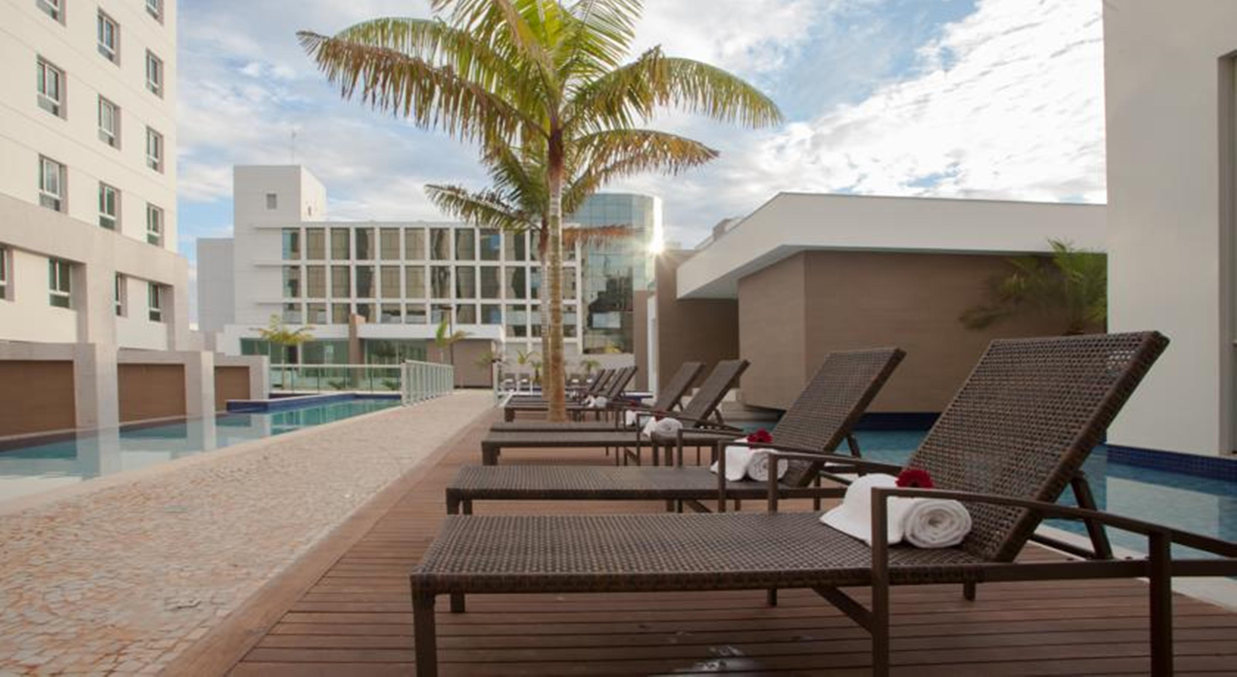 Jade Hotel Brasilia Candangolandia Exterior foto The pool at the hotel