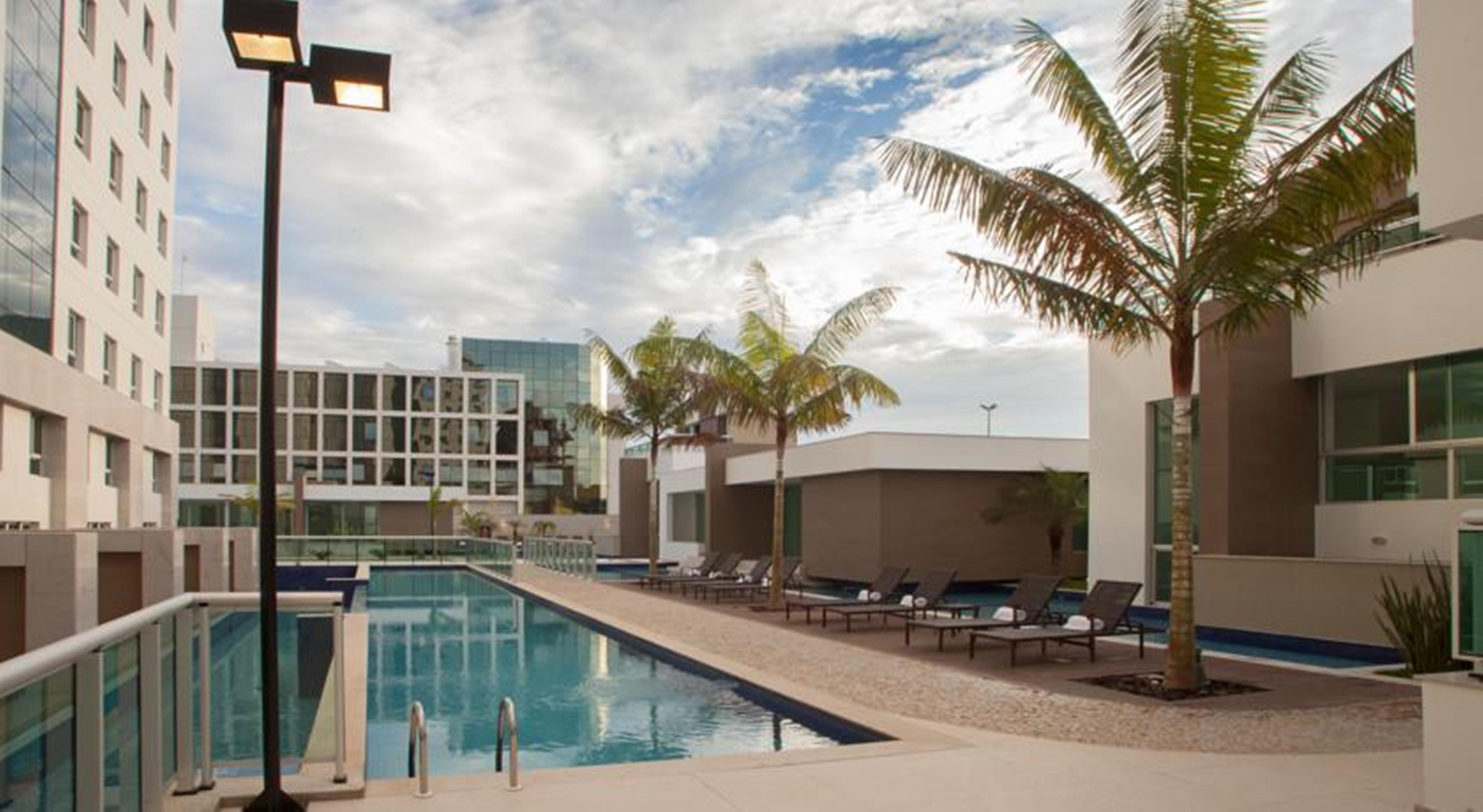Jade Hotel Brasilia Candangolandia Exterior foto The pool at the Hotel Indigo Scottsdale