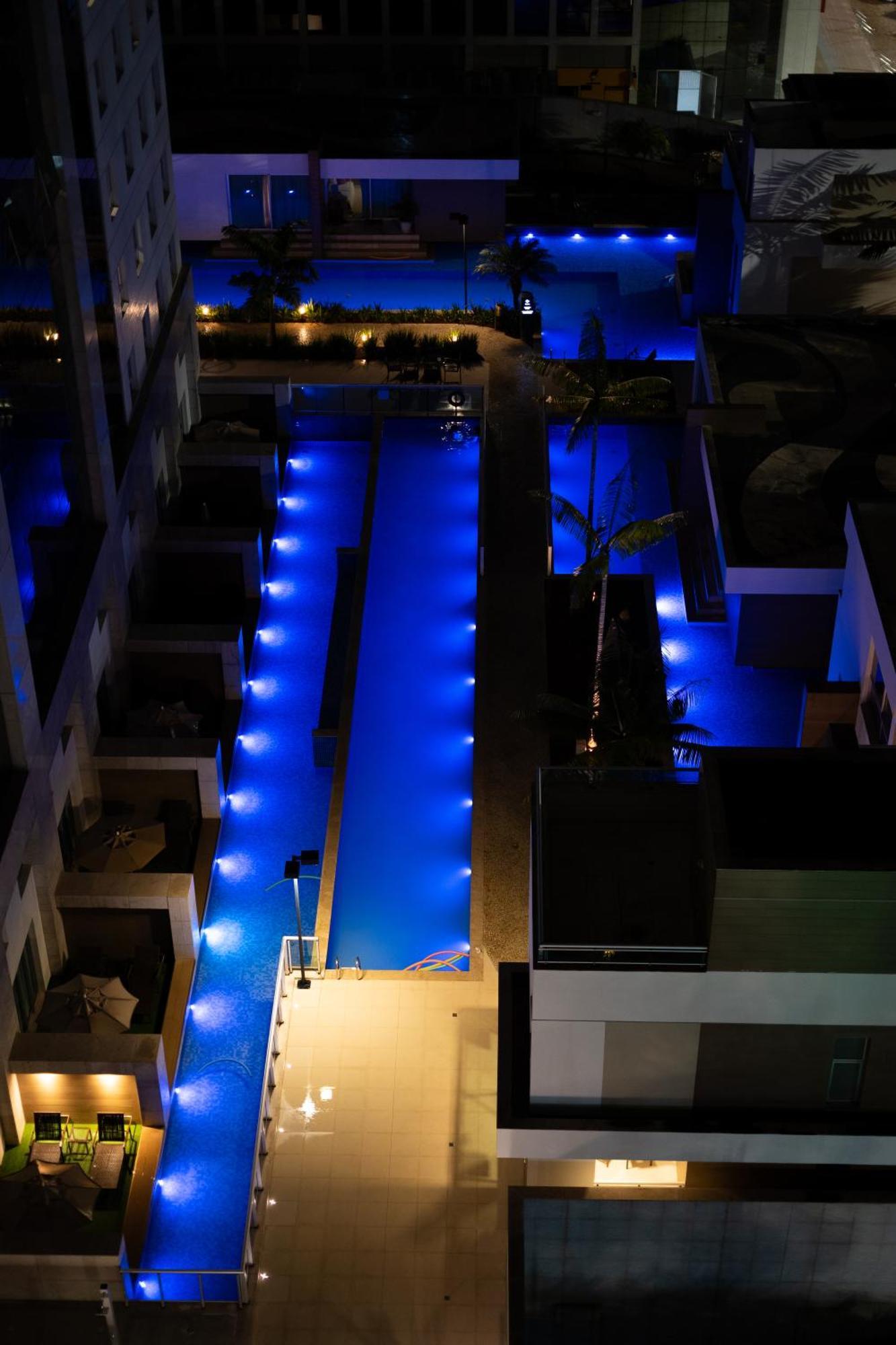 Jade Hotel Brasilia Candangolandia Exterior foto The pool at the W Hotel in Miami Beach