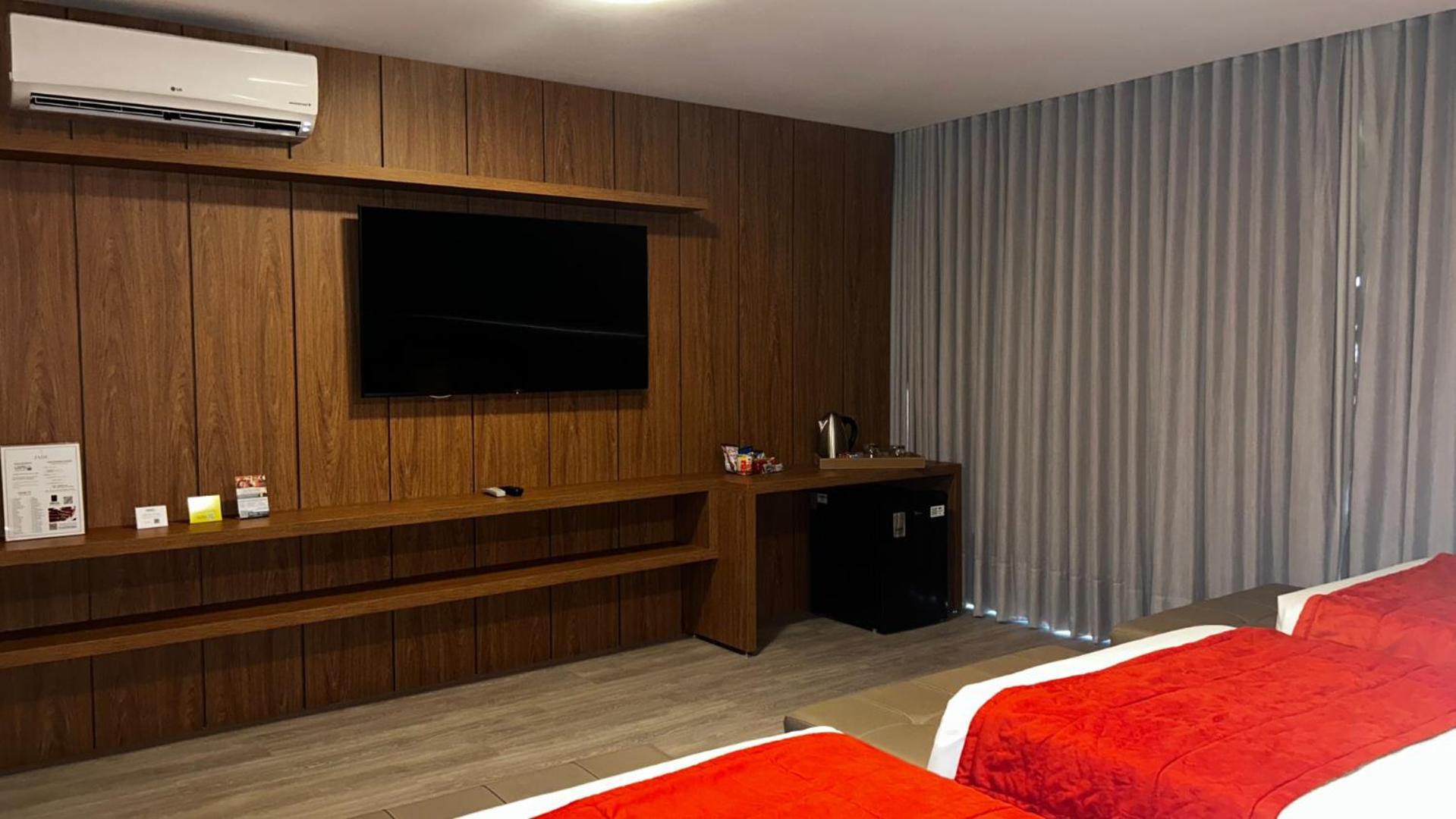 Jade Hotel Brasilia Candangolandia Exterior foto A room at the hotel