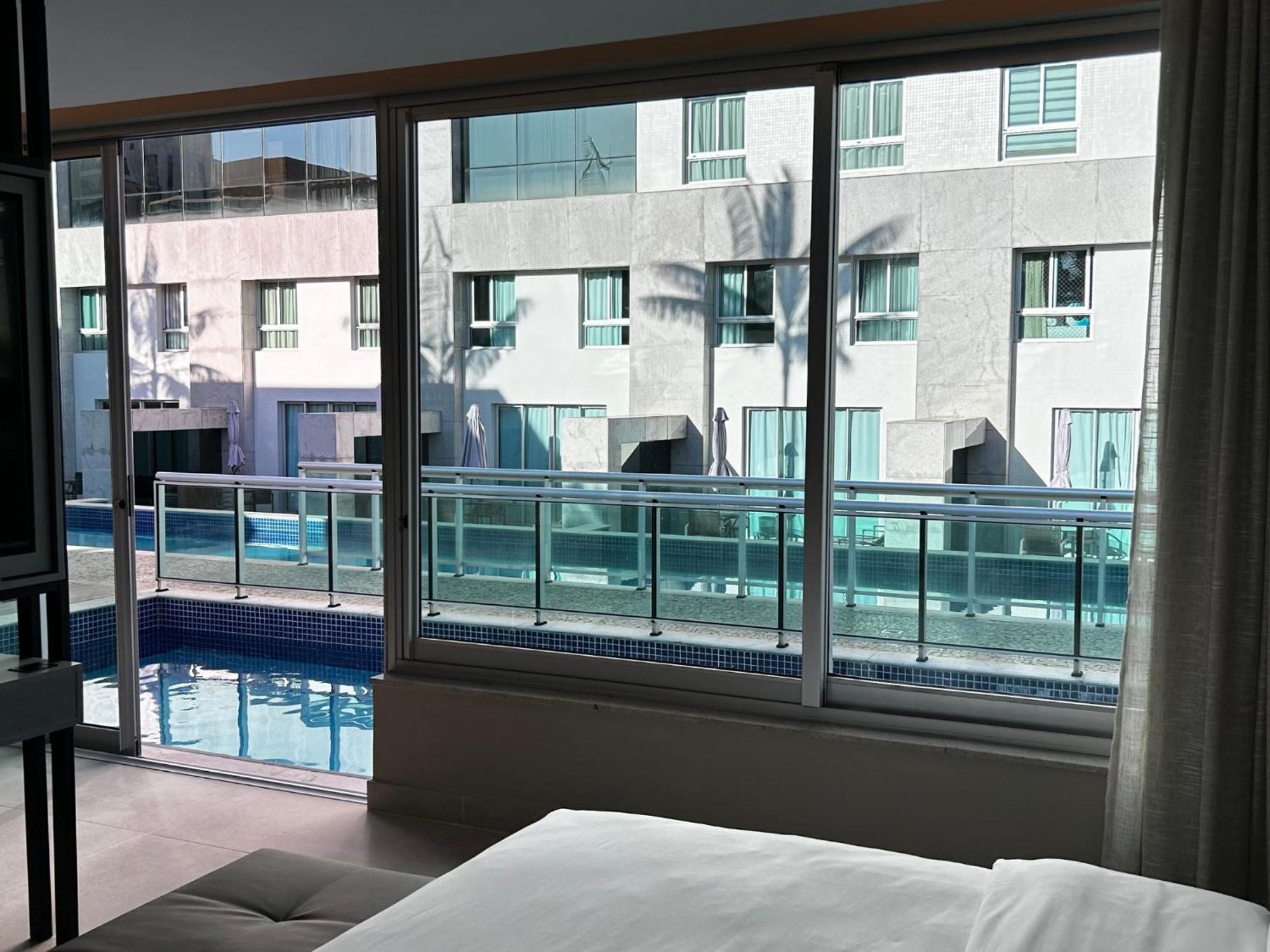 Jade Hotel Brasilia Candangolandia Exterior foto A view of the pool from a guest room