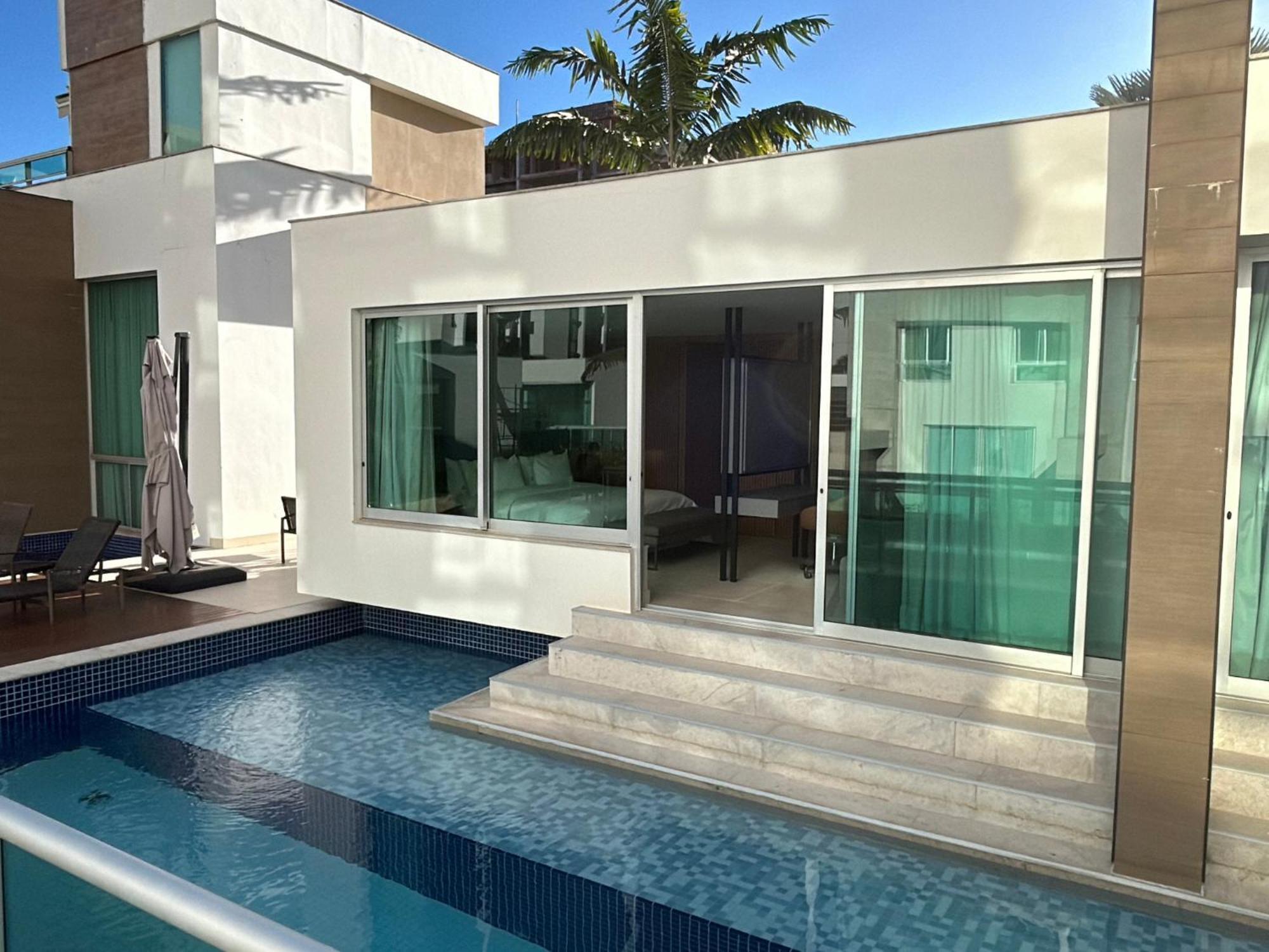Jade Hotel Brasilia Candangolandia Exterior foto A swim-up suite at the Hard Rock Hotel & Casino Punta Cana